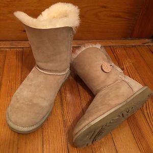 Sand brown bailey button UGG boots